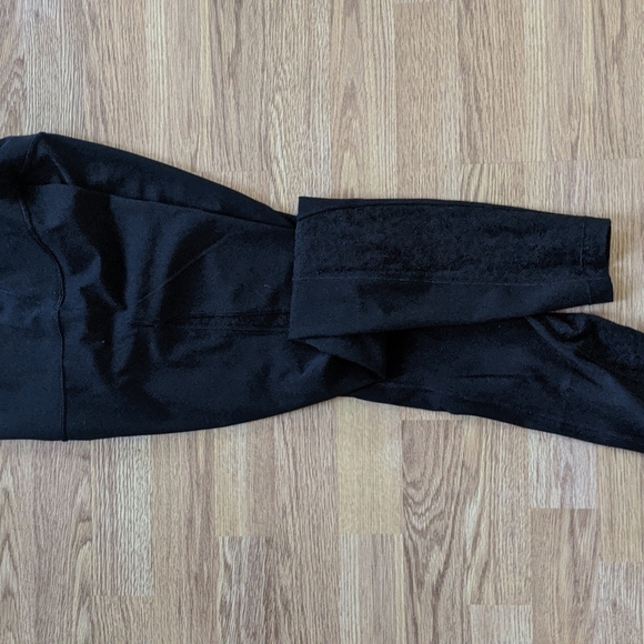 Lululemon luxtreme/lace black leggings - Picture 4 of 4